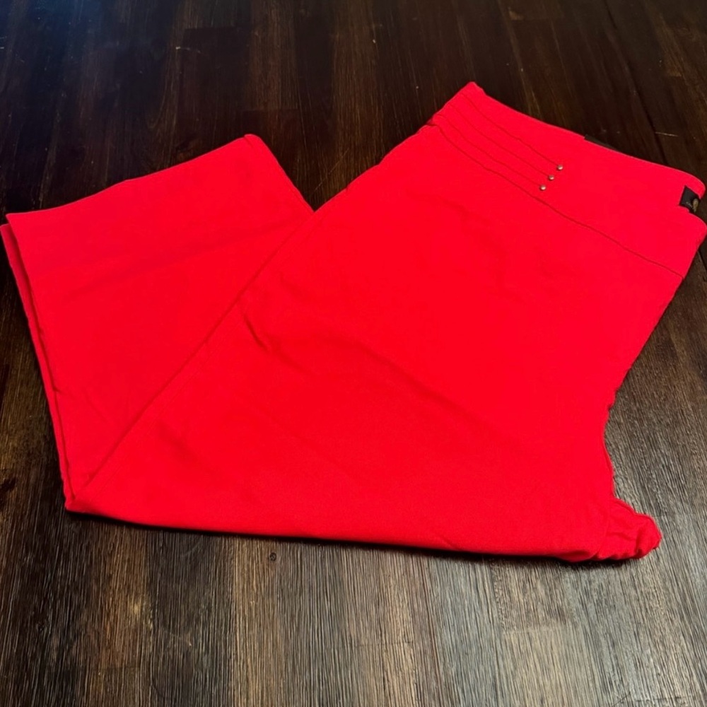 NWT JM Collection Cherry Flame Rivet Capri Size 2X